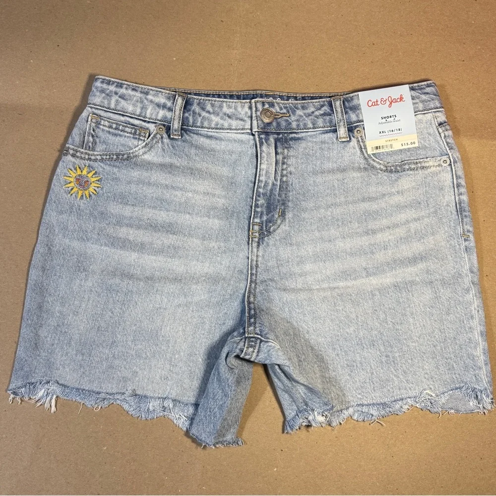 Girls' Embroidered Jean Shorts - Cat & Jack Light Wash XXL (16-18) 00339